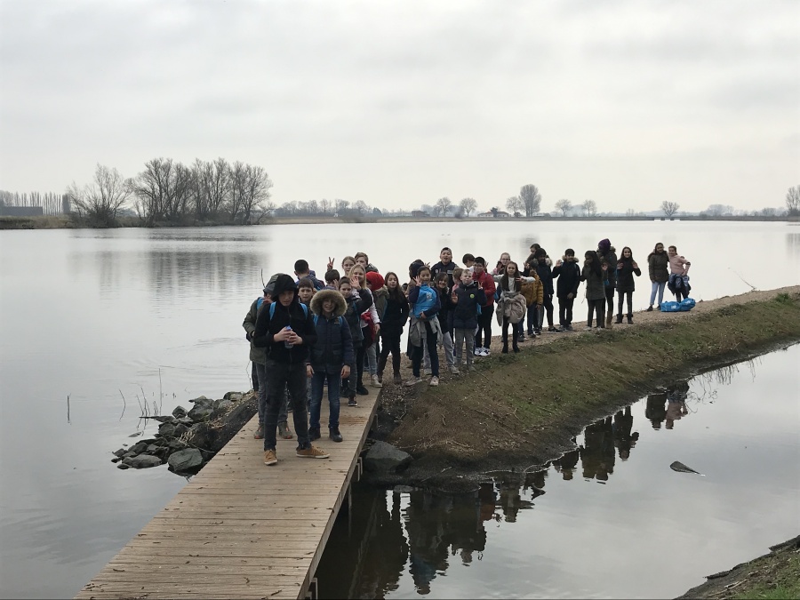 ‘Met zes liter water op je rug lopen, is best zwaar’